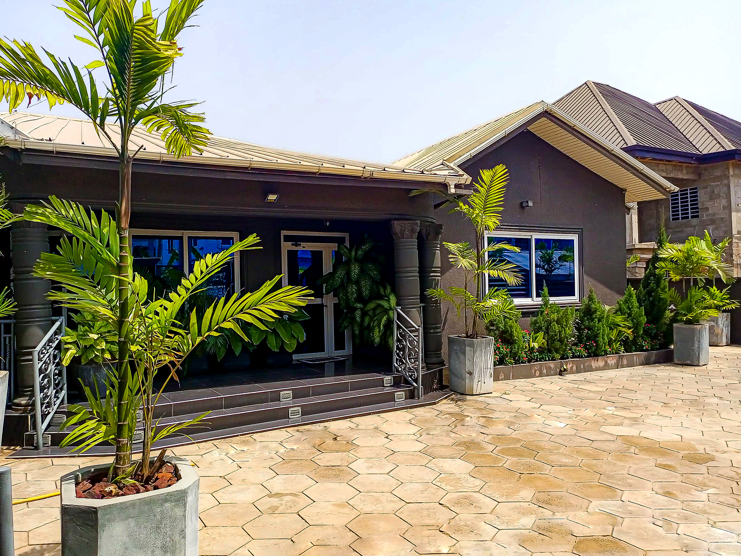 SINGLE STOREY RESIDENTIAL PROPERTY FOR SALE - Image 5