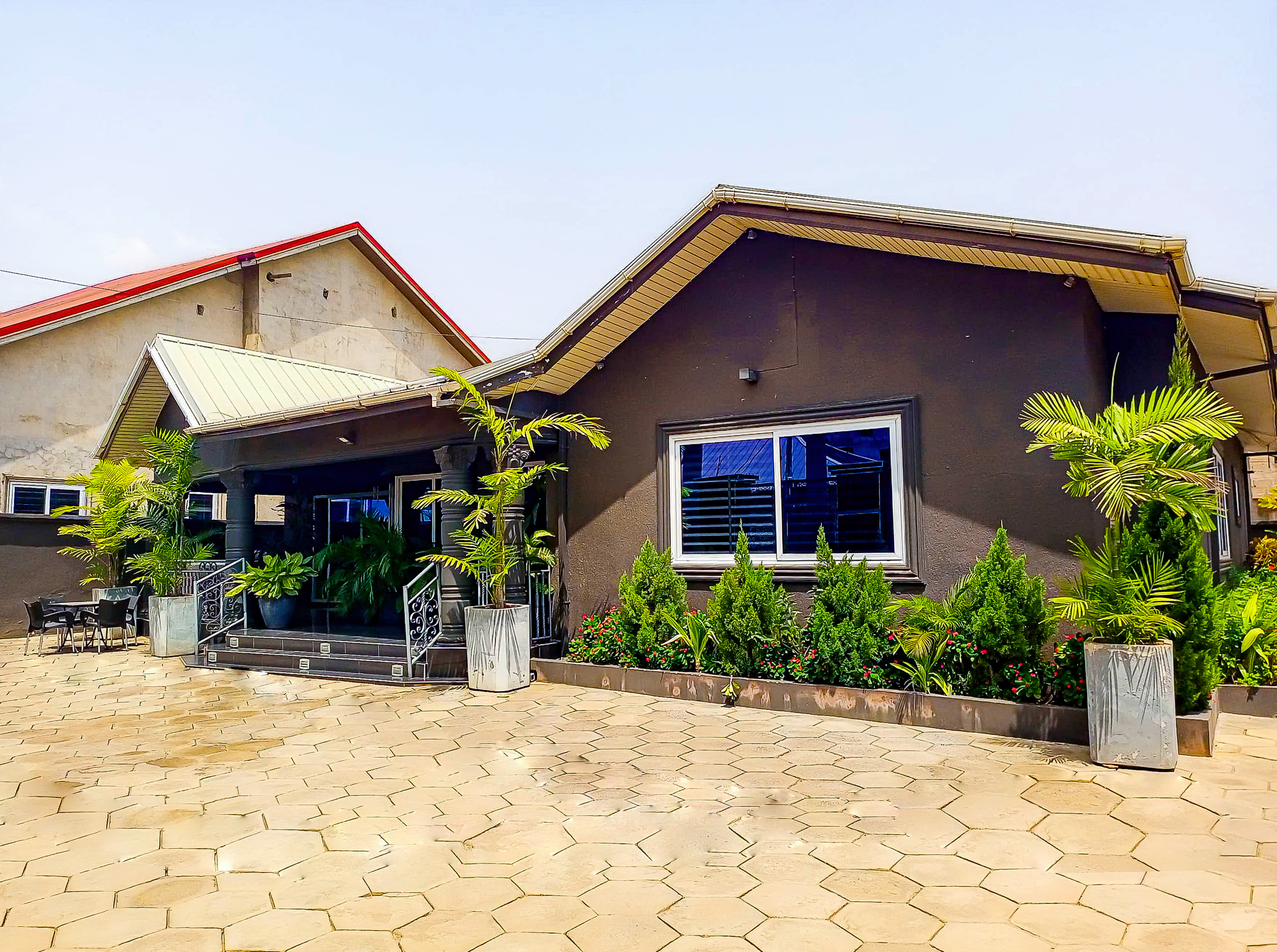 SINGLE STOREY RESIDENTIAL PROPERTY FOR SALE - Image 2
