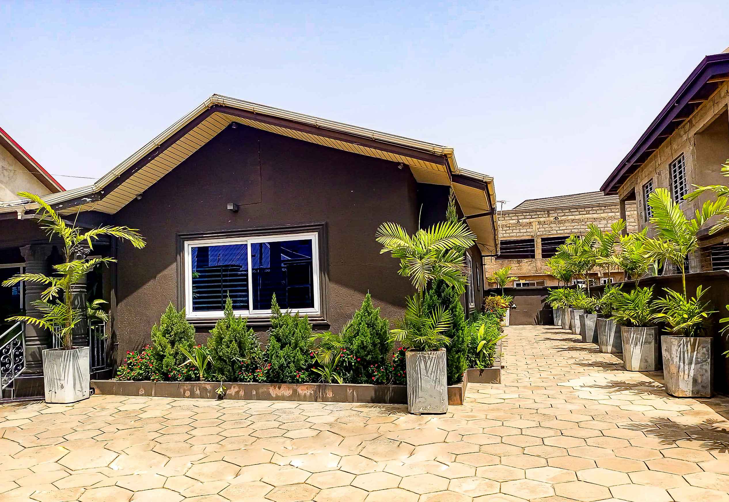 SINGLE STOREY RESIDENTIAL PROPERTY FOR SALE - Image 3